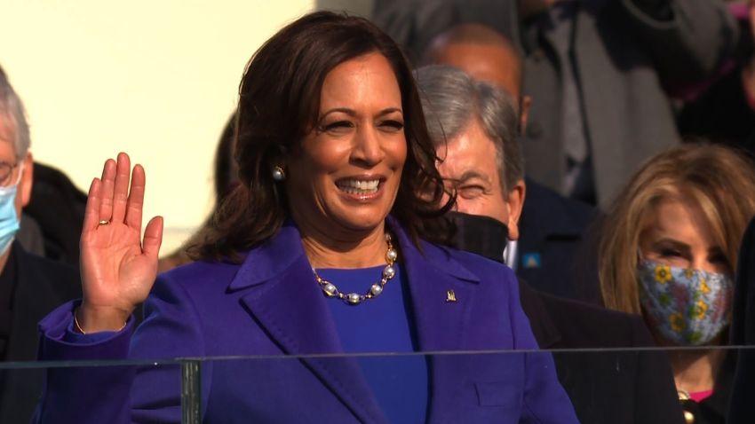 Kamala Harris swering in