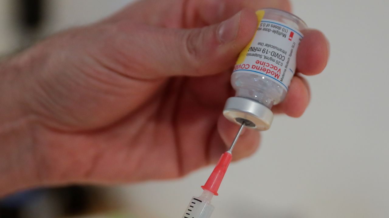 A health care worker prepares a dose of the Moderna COVID-19 vaccine at the Etterbeek-Ixelles site of the Iris Sud Hospitals in Brussels, on January 18, 2021. (Photo by Stephanie LECOCQ / POOL / AFP) (Photo by STEPHANIE LECOCQ/POOL/AFP via Getty Images)