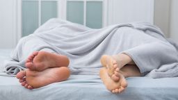 02 couples sleep problems covid pandemic wellness