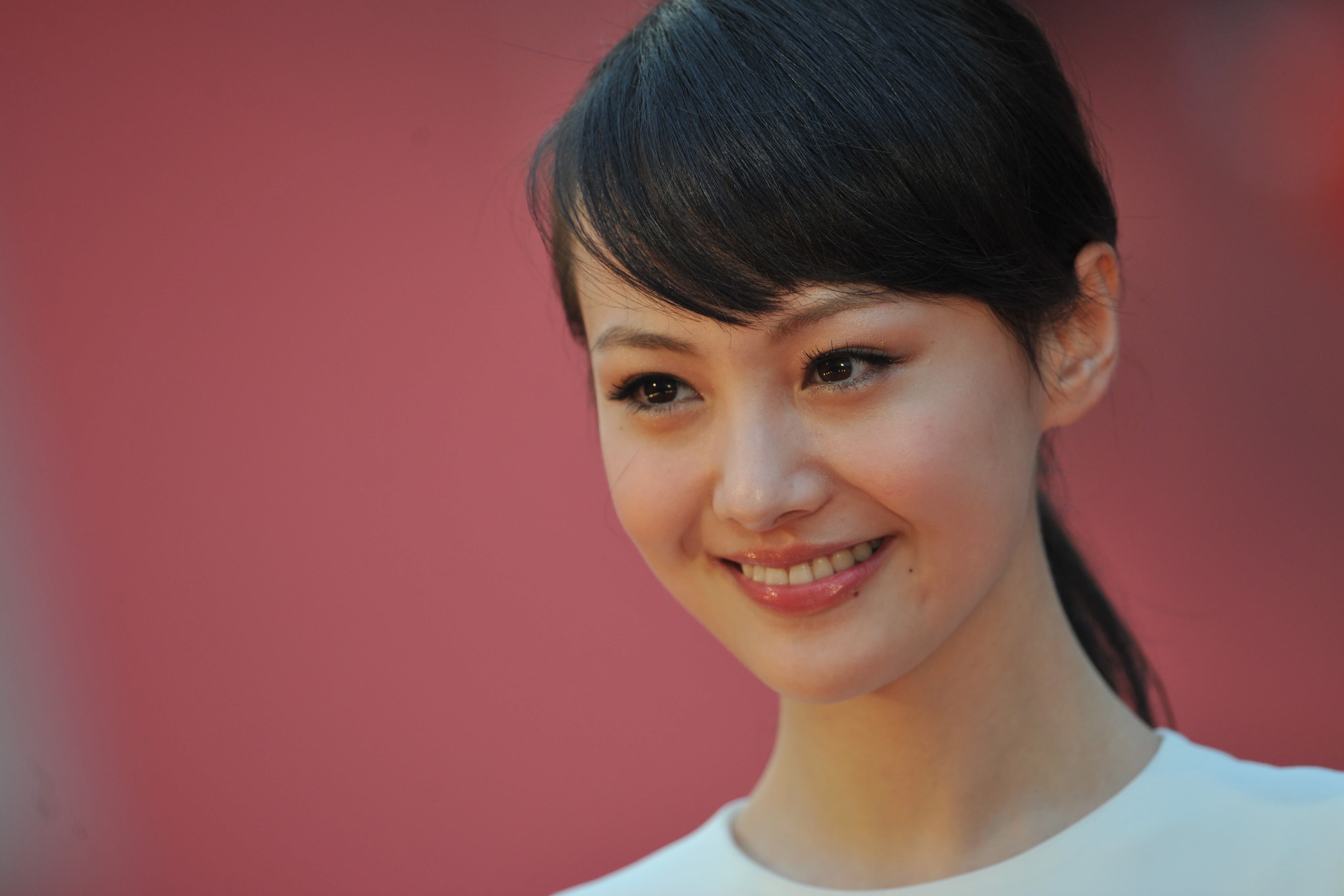 An Insider Claims Chinese Actress Zhou Dongyu Was Forced To Take On  Projects Rejected By Angelababy - TODAY