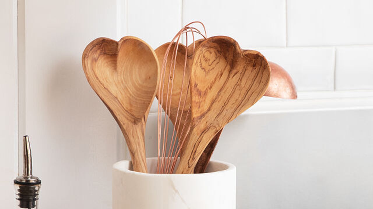 vday Hand-Carved Heart Serving Spoon