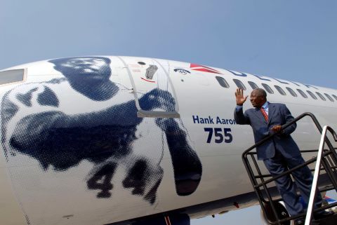 A Delta Air Lines plane is painted with Aaron's likeness in 2007.