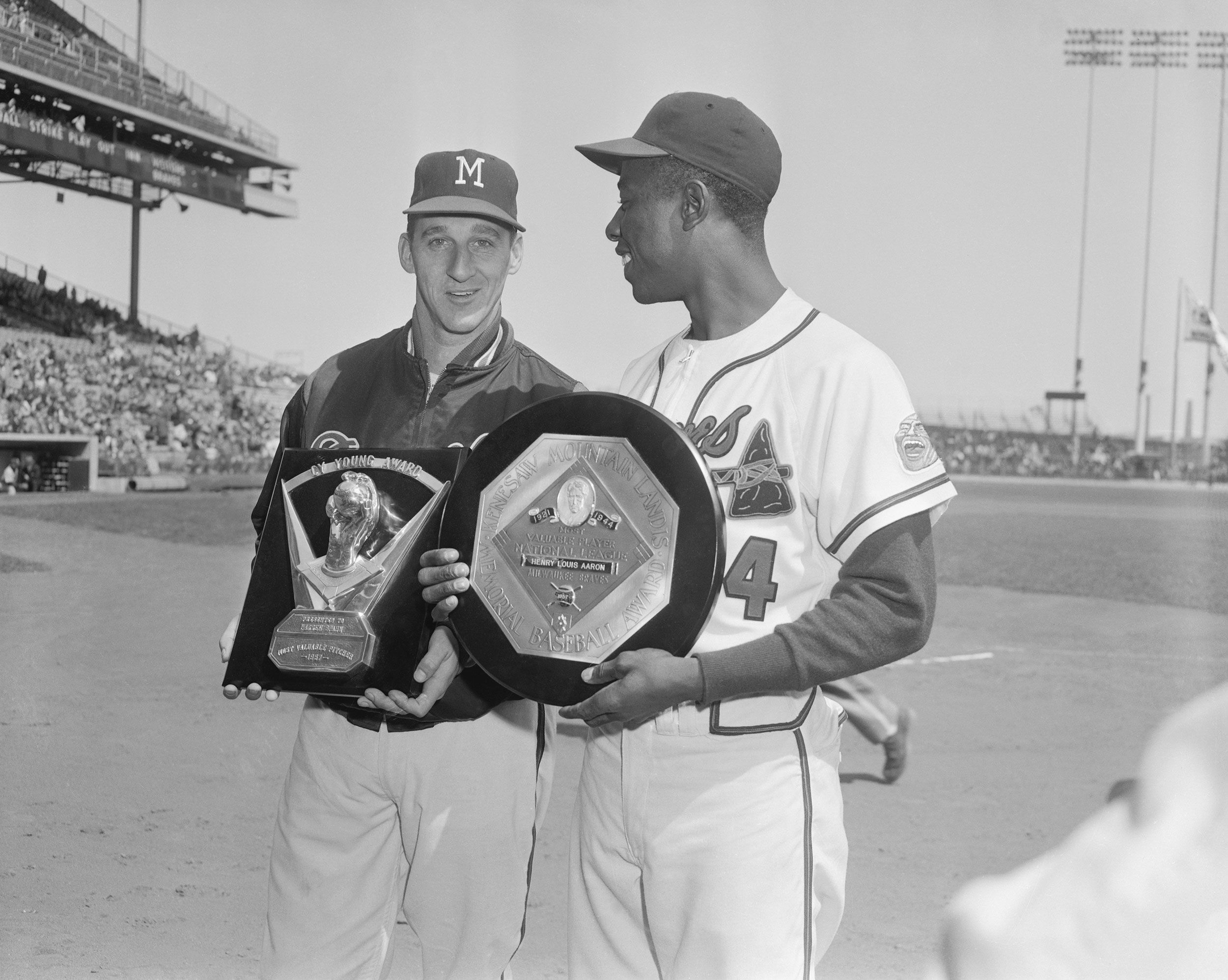 Baseball legend Henry Hank Aaron honored by Atlanta teams