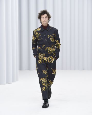 As a pioneer of floral print for men, Paul Smith continues to innovate with 3D florals printed onto leather, woven into fabric and into modernized paisley designs.