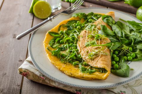 The green peas in this omelet can help keep you from getting irritable by boosting serotonin production in the brain and balancing blood glucose levels.