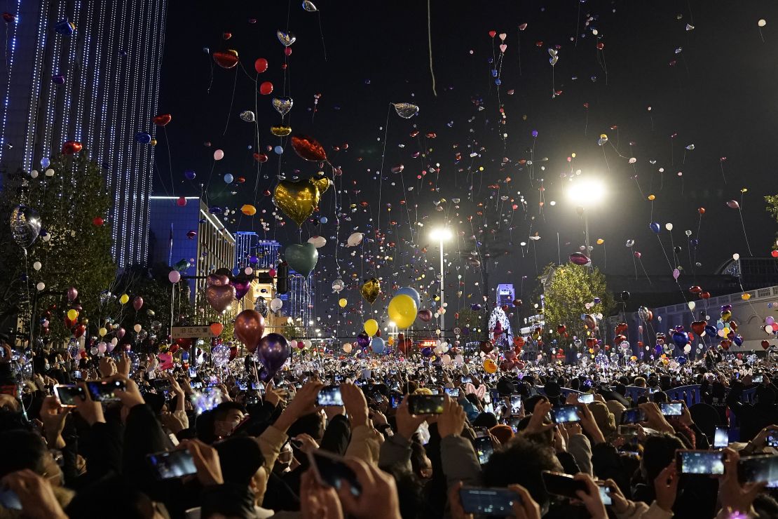 Wuhan says goodbye to 2020 with a New Year's Eve countdown attended by thousands of people.