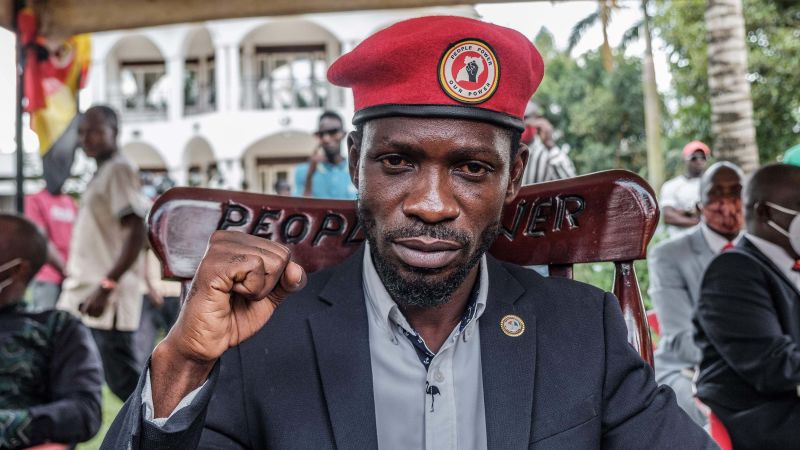 Уганда: Опозиционният лидер Боби Уайн арестуван на летището