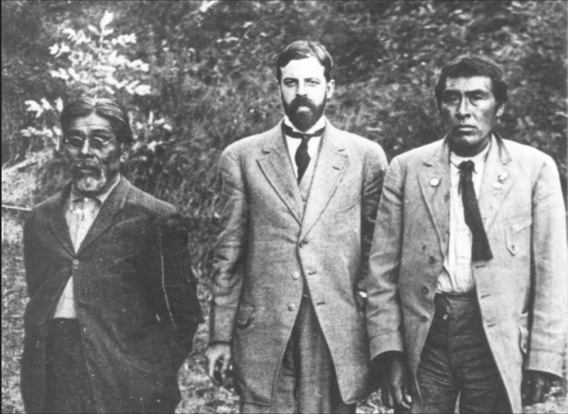 Anthropologist Alfred Kroeber (center) is photographed in 1911 near the UC Museum of Anthropology with Yahi translator Sam Batwai (left) and a Native American man named Ishi (right).
