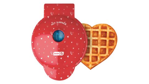 Dash mini heart-shaped waffle iron 