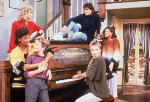 Leachman plays the piano with the cast of "The Facts of Life" circa 1987.