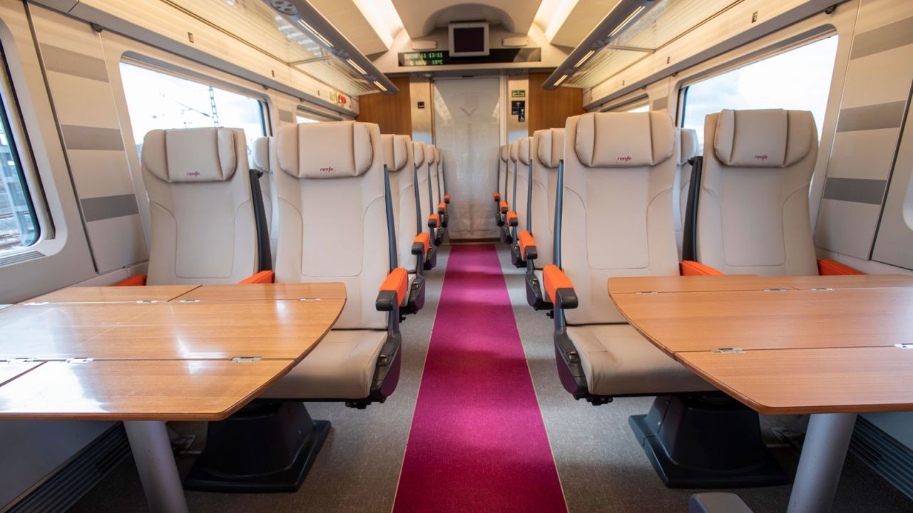 Avlo trains are equipped with 438 seats and have automatic vending machines with drinks and snacks onboard.
