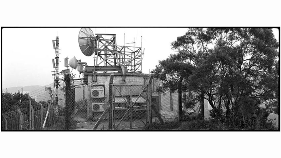 <strong>Shek O Peak: </strong>On top of the 284-meter-tall Shek O Peak,  home to the popular Dragon's Back trail.