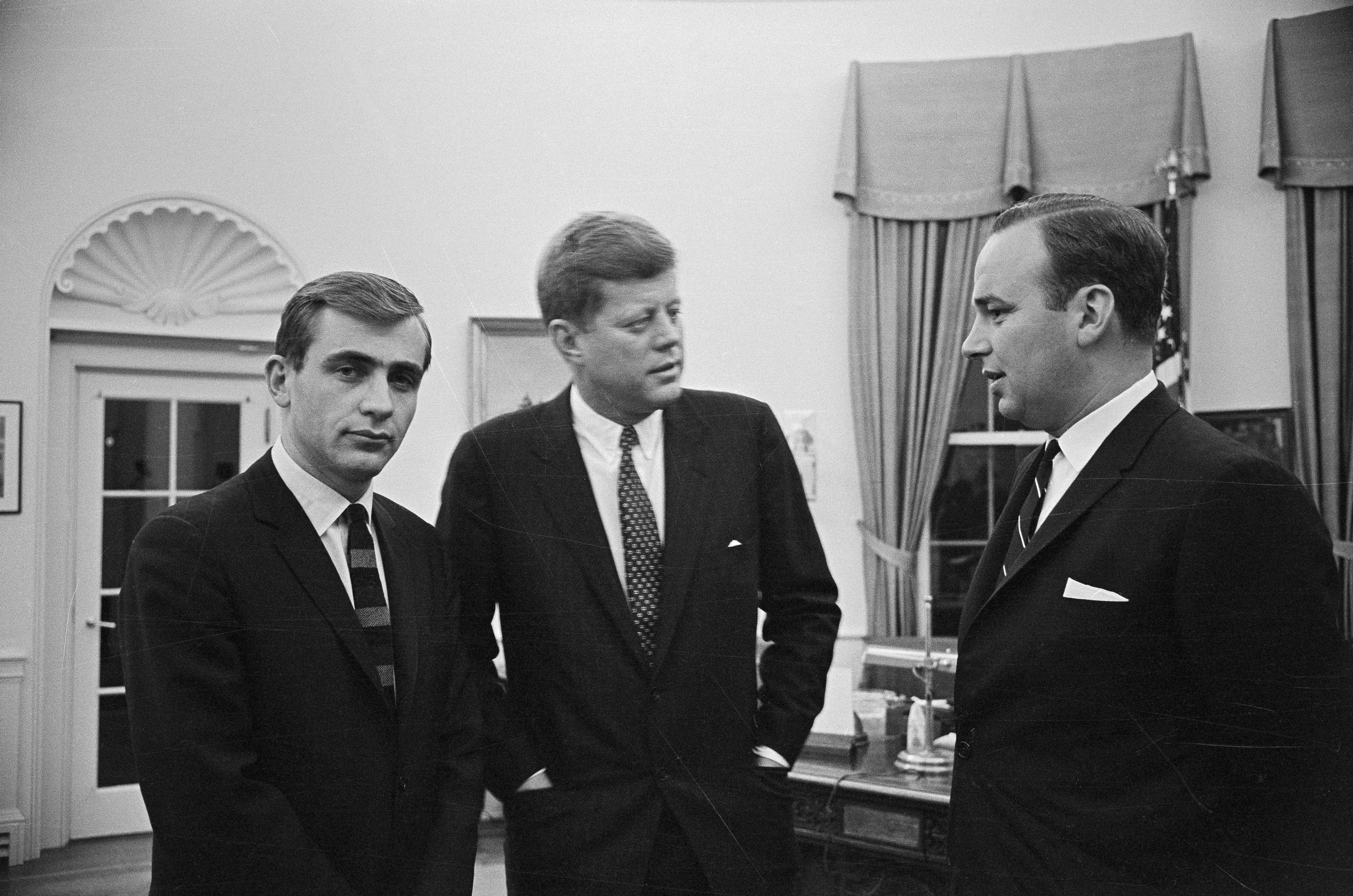 US President John F. Kennedy, center, meets with Murdoch, right, and newspaper editor Zell Rabin in 1961.