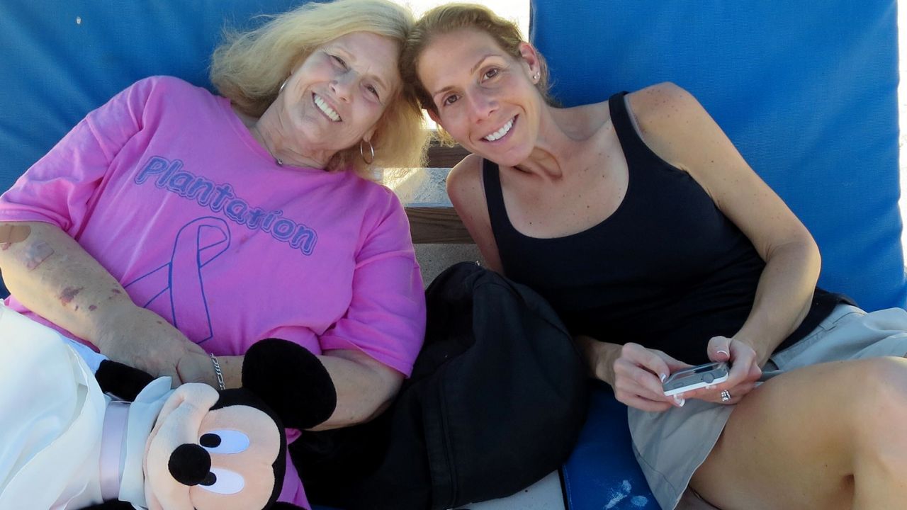 Stefanie Thompson, right, and her mother Sandra