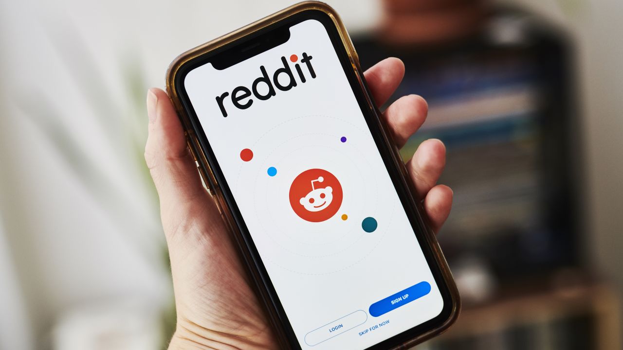 Reddit posts from over 6,800 users showed that their language patterns changed up to three months before a breakup, a new study has revealed. 