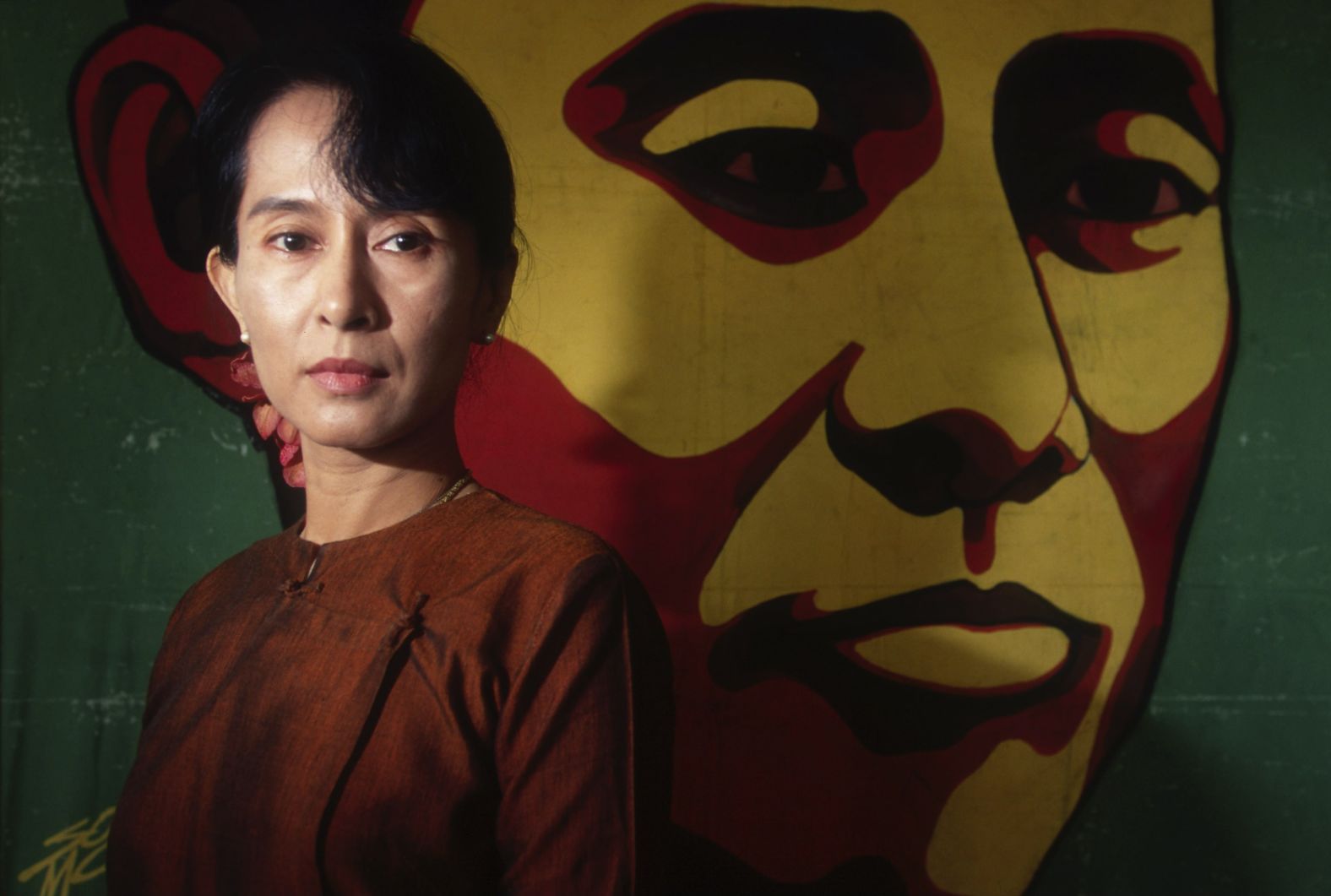 Suu Kyi poses in front of a portrait of her father in 1999. In 2000, she was once again placed under house arrest.