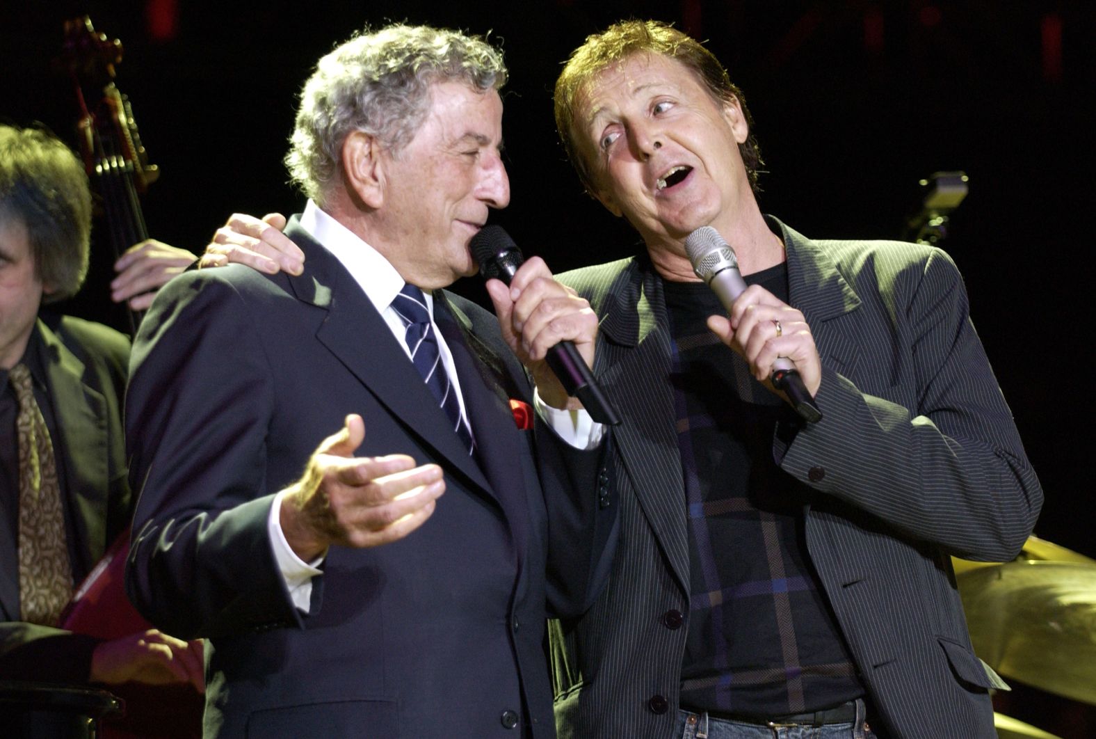 Bennett and Paul McCartney perform together at a benefit event in Mountain View, California, in 2004.