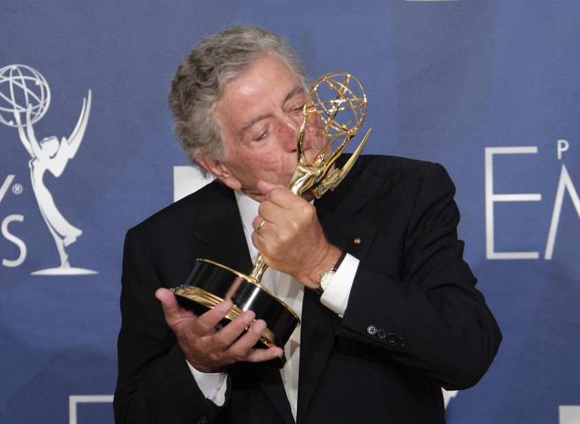 Bennett kisses an Emmy Award he won in 2007 for the TV special "Tony Bennett: An American Classic."