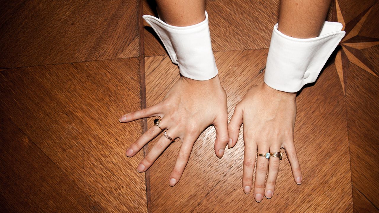 Annabel Kleweg also makes detachable cuffs.