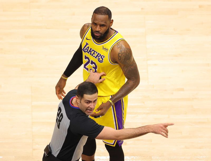 LeBron James: Fans Ejected After Courtside Argument During Match | CNN