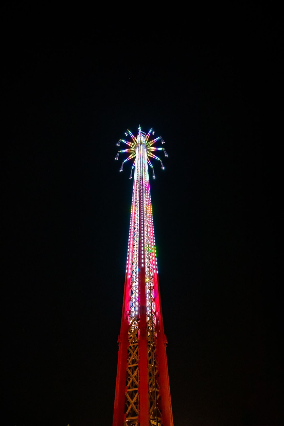 At 460 feet, the Bollywood Skyflyer is now the world's tallest swing ride