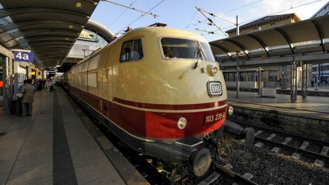 A vintage Trans Europe Express (TEE) railway engine of the Deutsche Bahn pulls into Mainz' main railway station September 7, 2008.  AFP PHOTO / JOHN MACDOUGALL (Photo credit should read JOHN MACDOUGALL/AFP via Getty Images)