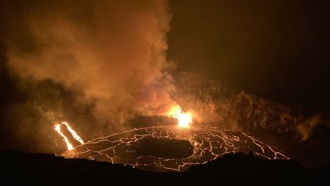 The Kīlauea summit lava lake on December 23, a few days after the eruption started.