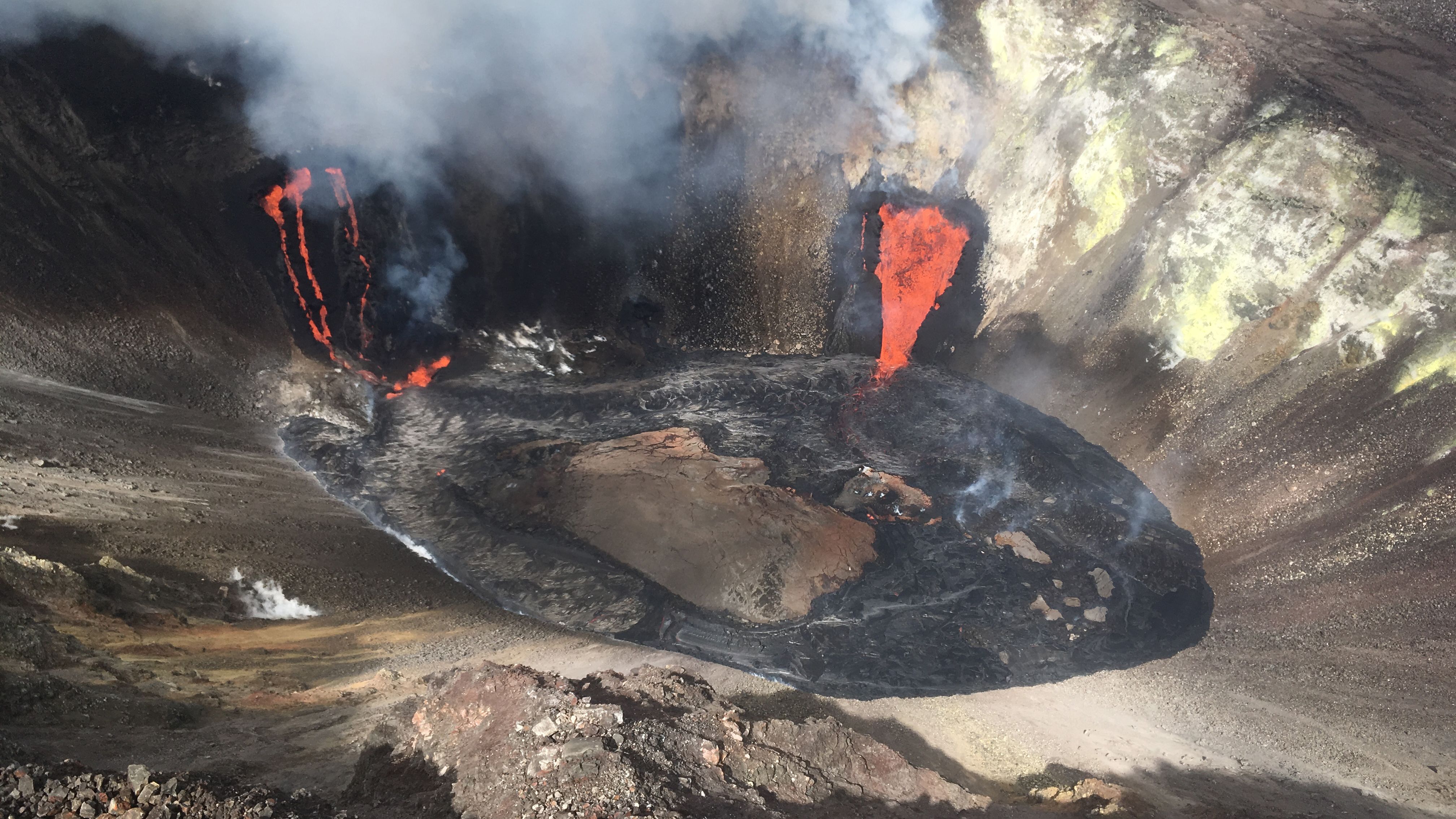 Kīlauea Volcano on Hawaiʻi: Will new lava flow bring back tourists? | CNN