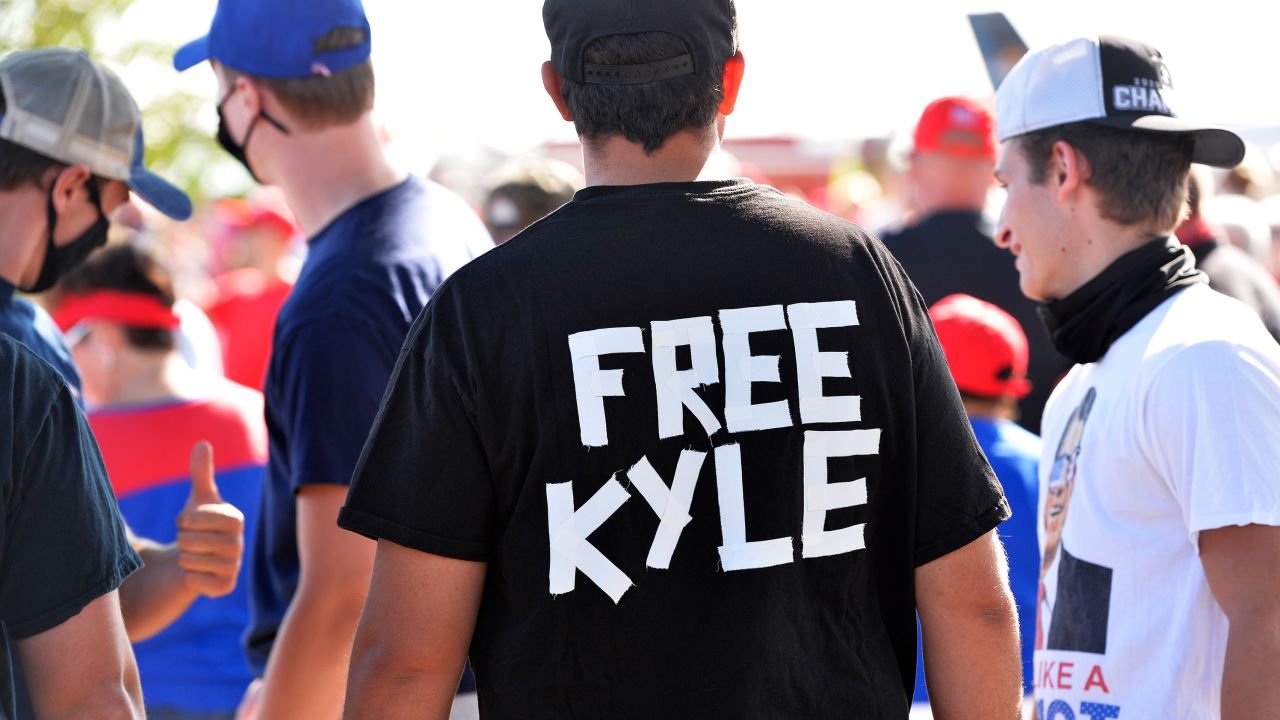 A man wears a shirt calling for freedom for Kyle Rittenhouse during a US President Donald Trump Campaign Rally on August 28, 2020.