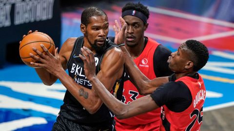 The Raptors' Pascal Siakam and Chris Boucher defend against Durant.