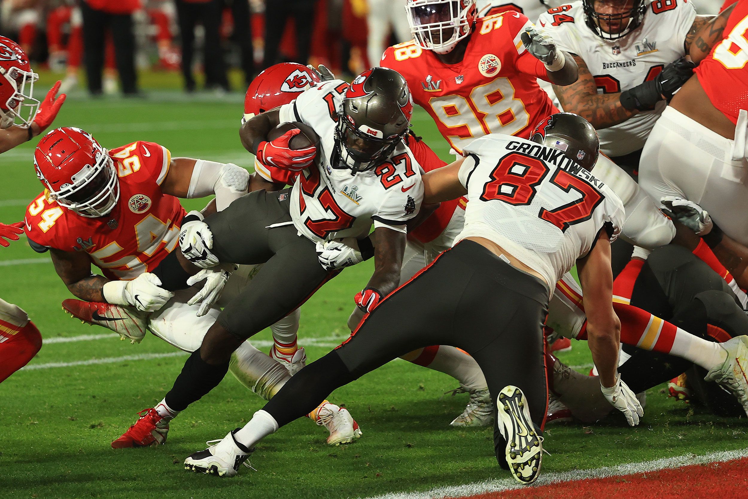 Buccaneers make history as first team to win Super Bowl at home