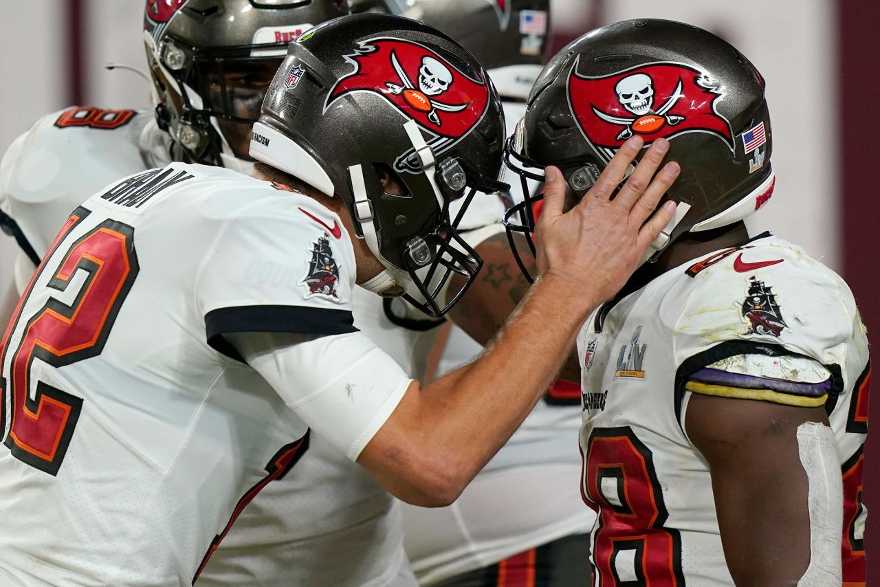 Brady congratulates Fournette after the touchdown run. The Buccaneers led 28-9 after the extra point.