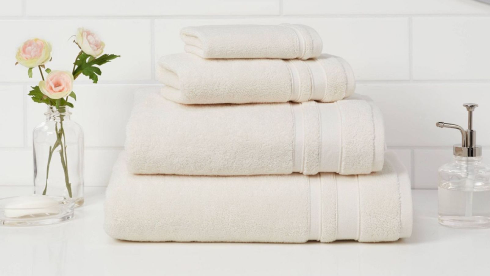  BESy Adjustable 15.9 to 28.6 Inch Single Bath Towel