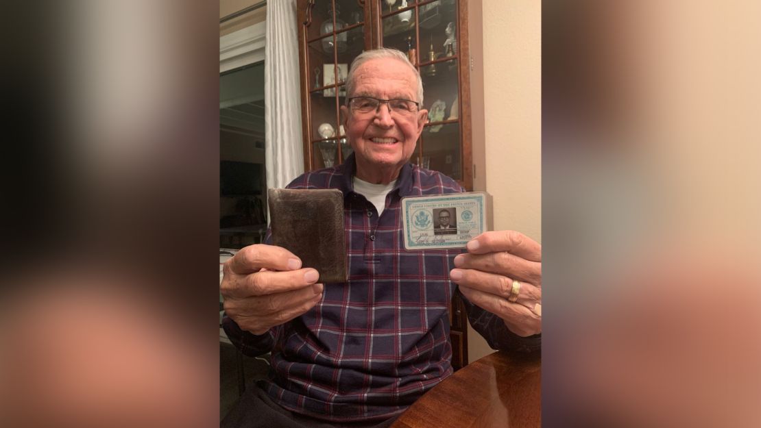 NHL player uses social media to return a lost wallet