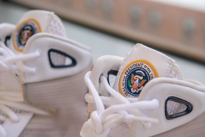 Obama basketball shoes deals