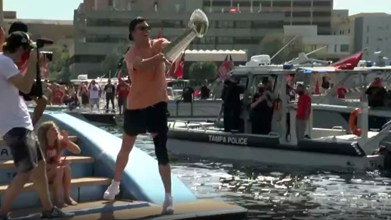 Tom Brady Throws Super Bowl Trophy From One Boat To Another Cnn 5427