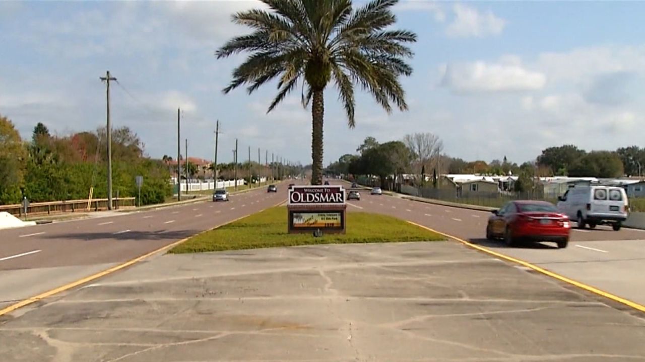 01 oldsmar FL town sign