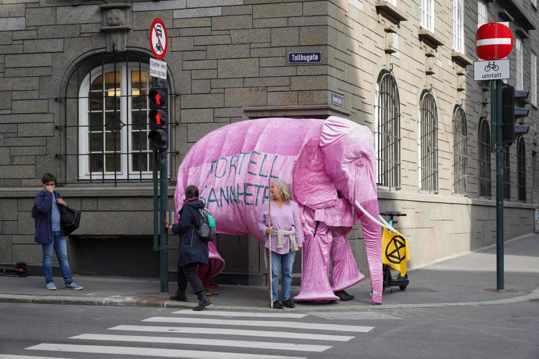Extinction Rebellion activists protest against Norway's climate policy, proclaiming: "There's an elephant in the room that we aren't talking about."