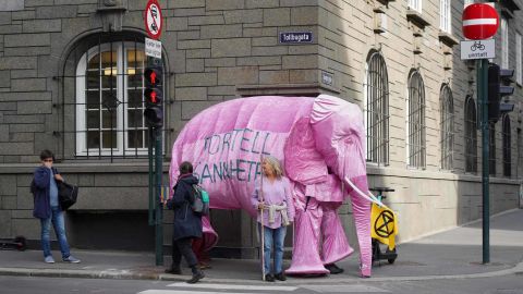 Extinction Rebellion activists protest against Norway's climate policy, proclaiming: "There's an elephant in the room that we aren't talking about."