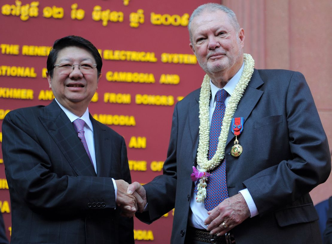 Cambodia's late deputy Prime Minister Sok An shakes hands with Douglas Latchford during a function at the National Museum of Cambodia in Phnom Penh. Latchford repatriated a number of Khmer antiquities during the event.
