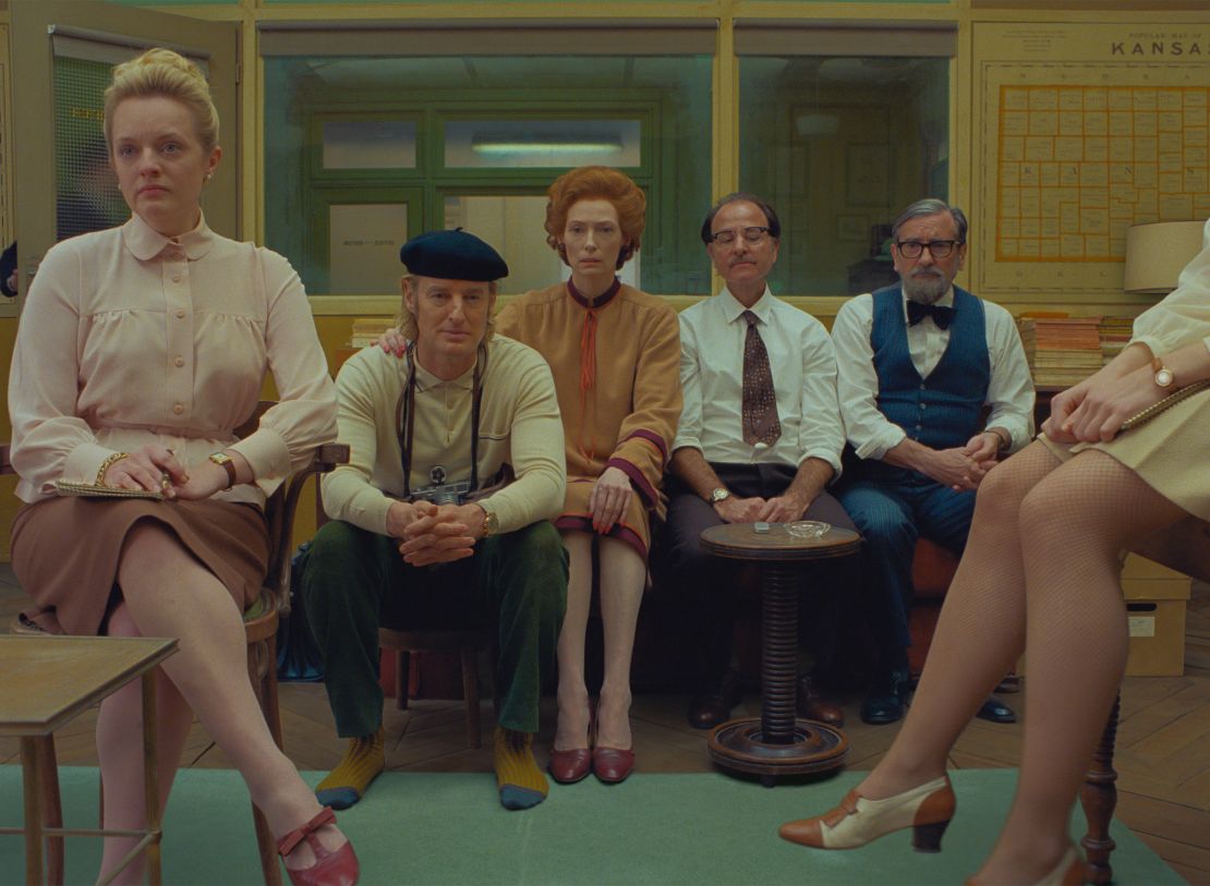 Elisabeth Moss, Owen Wilson, Tilda Swinton, Fisher Stevens and Griffin Dunne in Wes Anderson's film 'The French Dispatch' (Courtesy of  Searchlight Pictures).