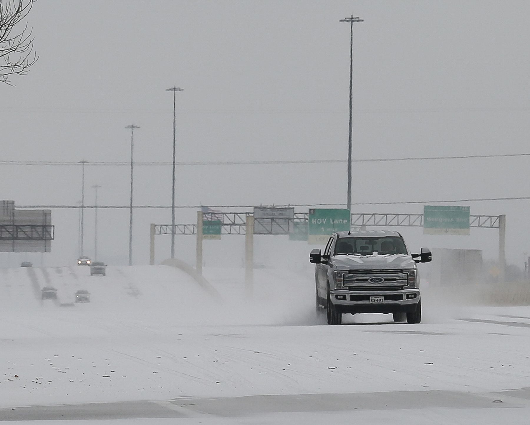 Mattress Mack' opens stores for Houstonians amid dangerous winter storm:  'We're here for them' - Good Morning America