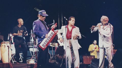 Johnny Pacheco performed with Fania All-Stars like Roberto Roena, Larry Harlow, and Ismael Quintana in 1994.