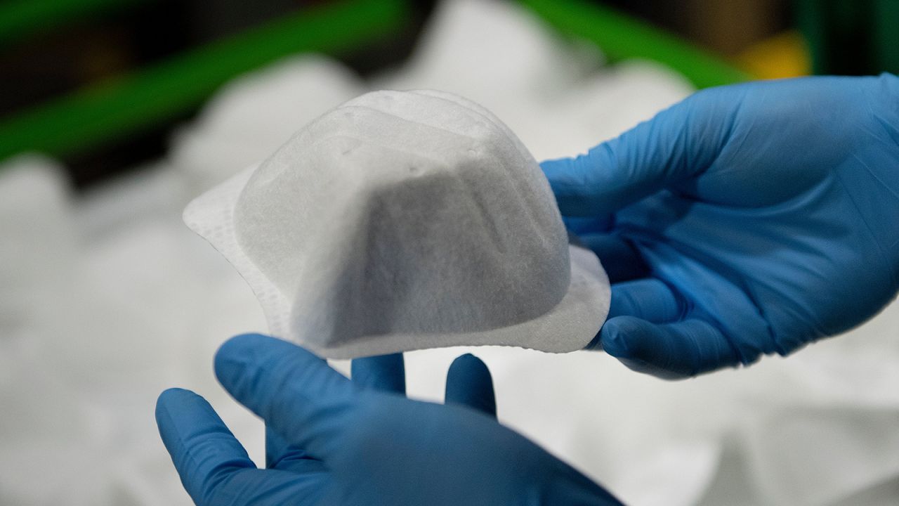 A worker at a Honeywell International Inc. factory works on N95 masks May 5, 2020, in Phoenix, Arizona, during a visit by the US president. (Photo by Brendan Smialowski / AFP) (Photo by BRENDAN SMIALOWSKI/AFP via Getty Images)