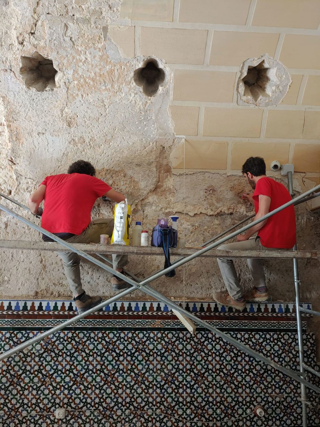 Restoration of skylights and painting found underneath decoration installed in the 1920s.