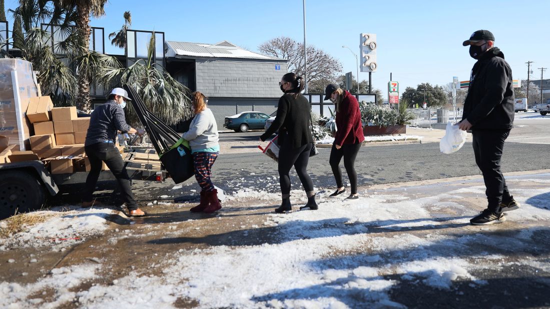 Mark Majkrzak gives out water bottles to people in Austin, Texas, on Friday, February 19. Majkrzak, the founder of Rain Pure Mountain Spring Water, said he drove from Georgia to deliver the water.