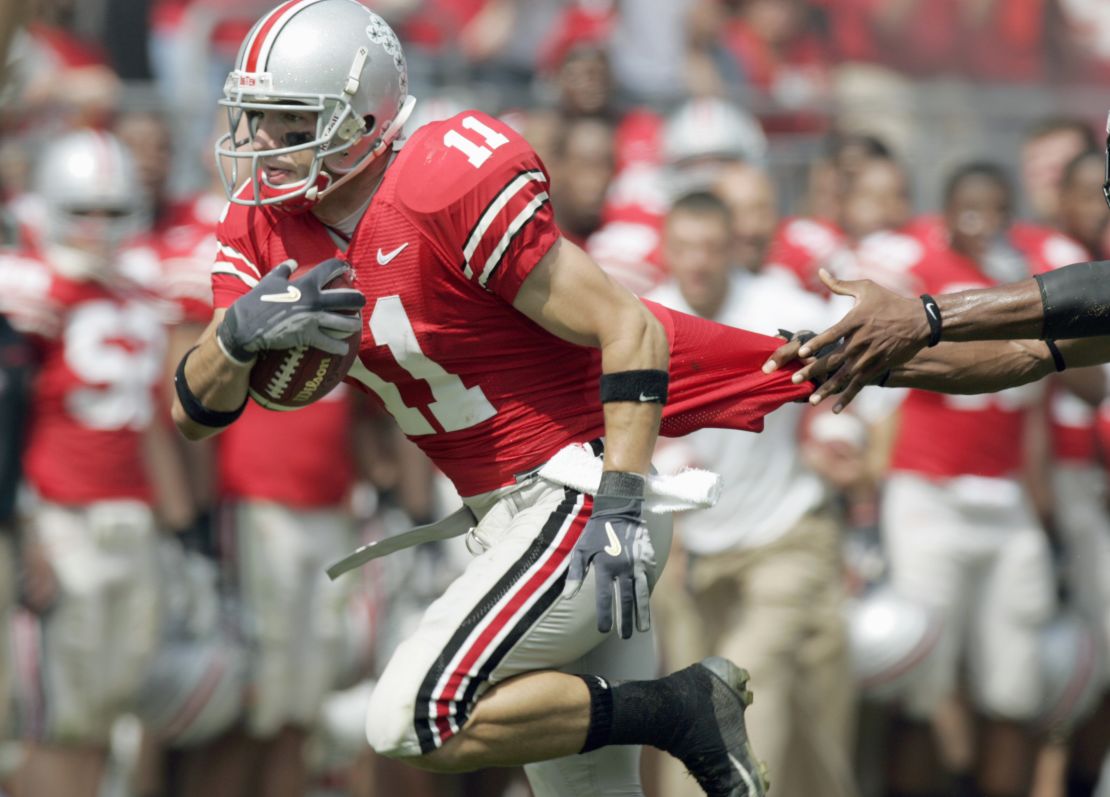 Anthony Gonzalez of the Ohio State Buckeyes carries the ball during the game against the Cincinnati Bearcats on September 16, 2006.