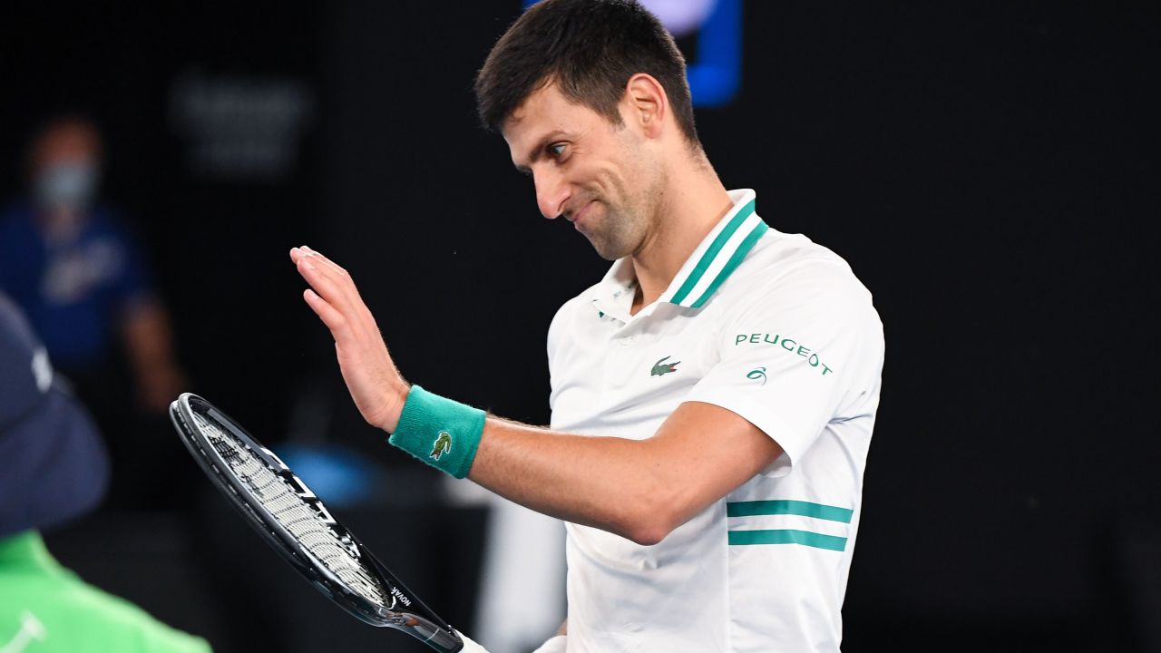 Djokovic applauds Medvedev's stunning drop shot.