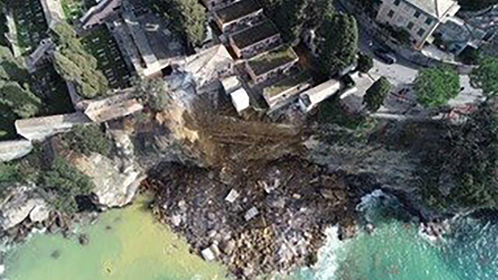 View of the collapse from above.