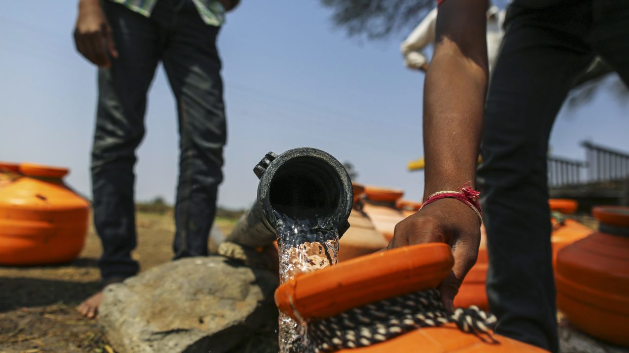 Water commuters fill containers at a groundwater source in Latur, Maharashtra, India, in 2016. 